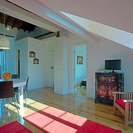 Alfama 2 - Attic With View *