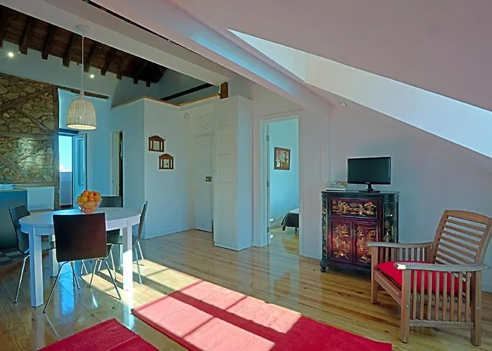 Alfama 2 - Attic With View *