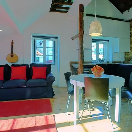 Alfama 2 - Attic With View Lägenhet